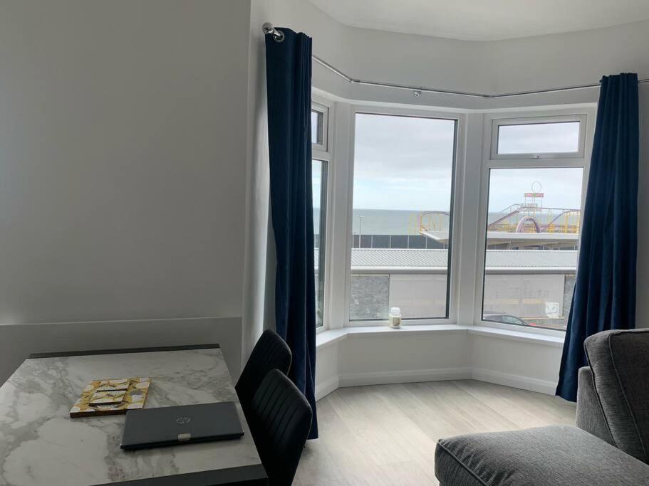 Modern Apartment With Sea Views Portrush Bagian luar foto